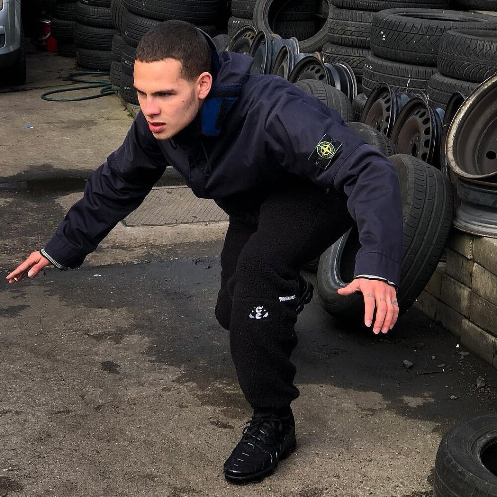 ˢᵗᵒⁿᵉⁱˢˡᵃⁿᵈ