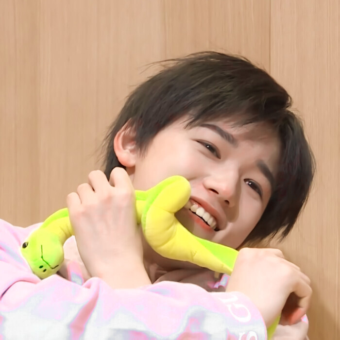 芽芽为什么一直在玩那只蛇蛇？