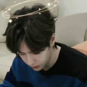 男生头像:我始终相信 走过平湖烟雨 岁月山河 那些经历劫数 尝遍百味的人 会更加生动而干净。