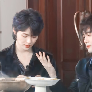 宇日俱曾
肖宇梁×曾舜晞
二传标明是奶珩阿