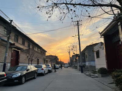 相似的夕阳，不同的高度