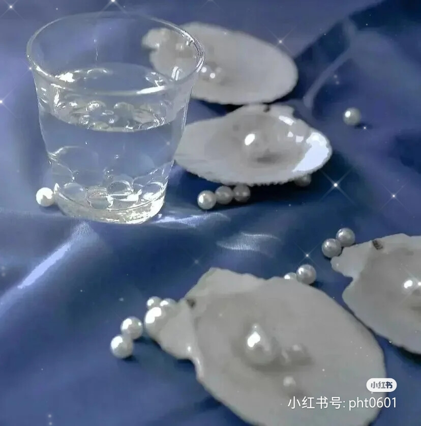 背景图‖蓝色冷淡风
其实
我不怕你突然出现在我生活里接着
再突然消失
因为我知道这大概是生活的常态吧上帝安排好了
让我来不及爱谁
谁 也不爱