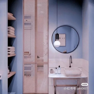 背景图‖蓝色冷淡风♥
我站在地球的另一边
想的却是你笑盈盈的双眼