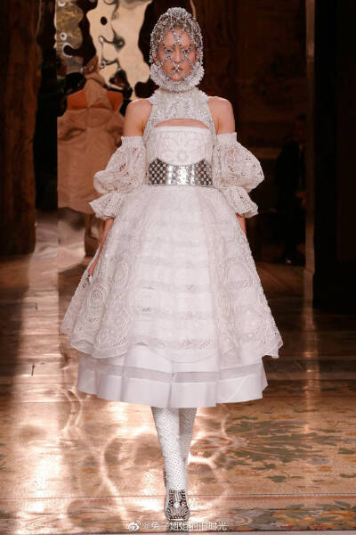 Alexander McQueen Fall 2013 Ready-to-Wear