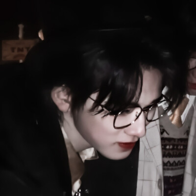 ●宋亚轩
“为什么总是逃跑啊，我多喜欢你啊，”
“但是，再被我抓到一次”
“就sha了你哦”