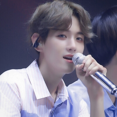 -
“对不起，我不是想要打探你的隐私，只是觉得漂亮女孩子的身边不会缺少追随者。”
