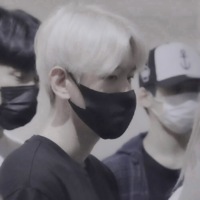 >>“别跑了，我很想你。”
>>原截江霖远
>>边伯贤头像