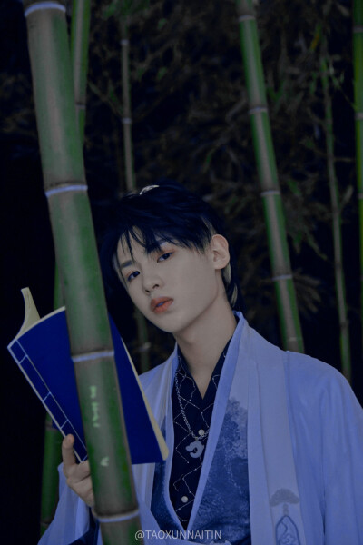 黄明昊Justin/林念肆
/这是谁家的小公子？
祝黄明昊Justin19岁生日快乐！