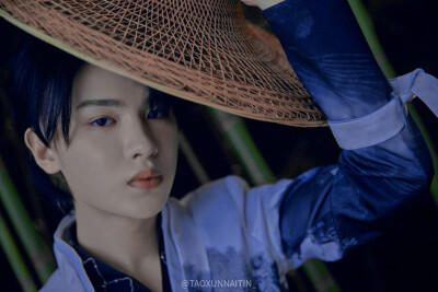 黄明昊Justin/林念肆
/这是谁家的小公子？
祝黄明昊Justin19岁生日快乐！