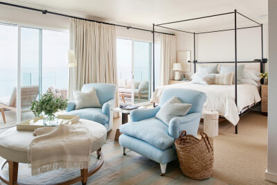 beachy Malibu home, Southern California shore, Cottage-Style Decor
Designer Mark D. Sikes
credit: Amy Neunsinger
[Better Homes and Gardens]