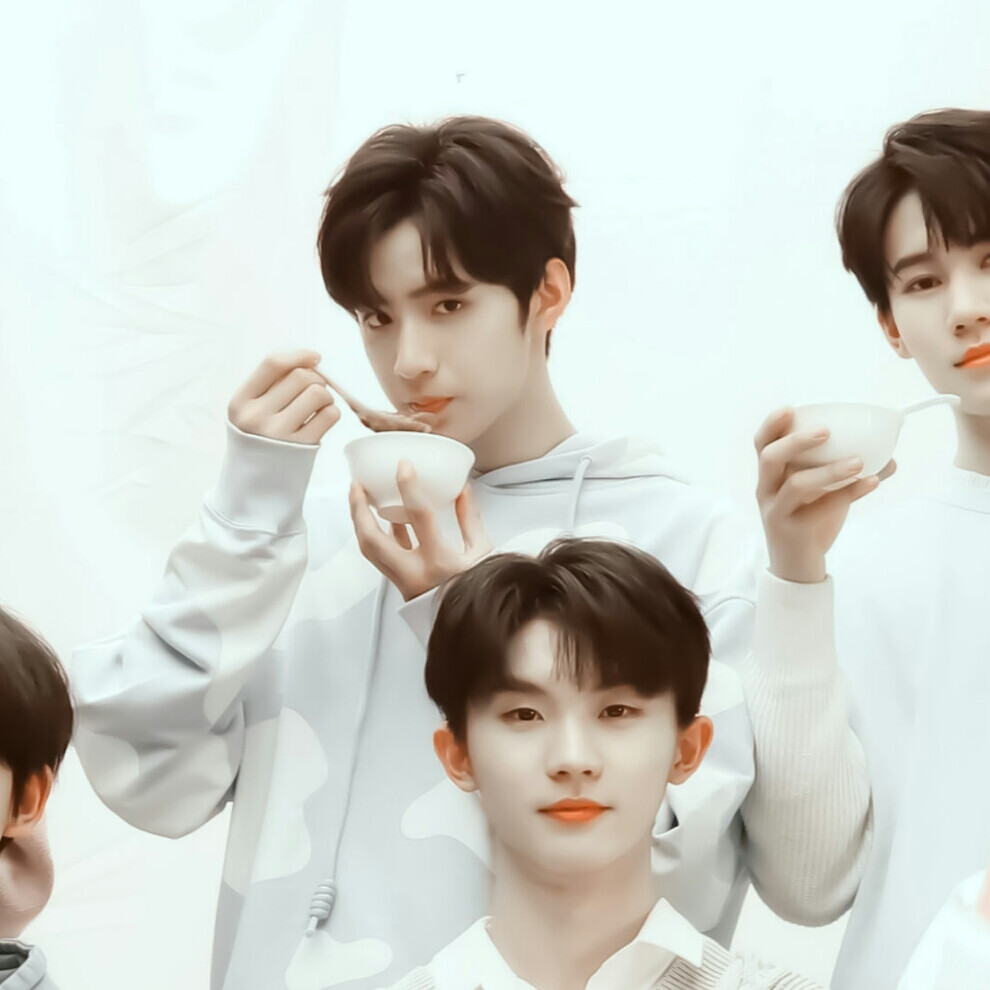 tnt时代少年团〗 "要你管" ◇背景图是自截的.人物的是官图.