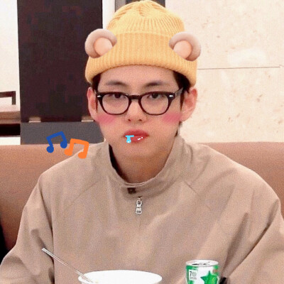 金泰亨 | 春日邮集
“春天里的小熊”