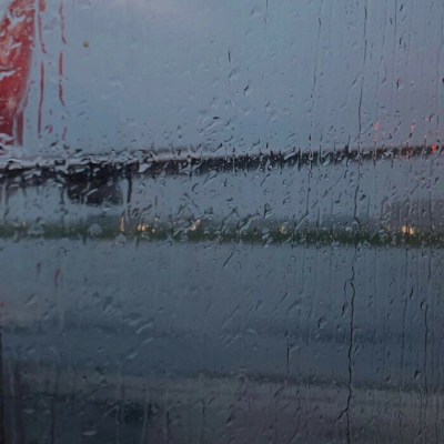 看青色等烟雨。