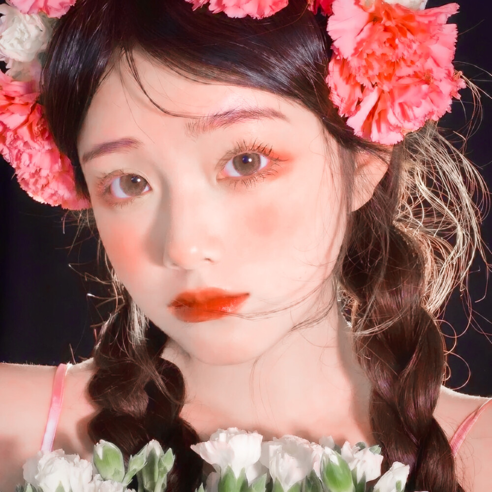 美女子们我准备发100粉福利啦
拜托美女们帮我选选你们最喜欢哪个滤镜教程
最后一张是原图啦
原截蒙蒙