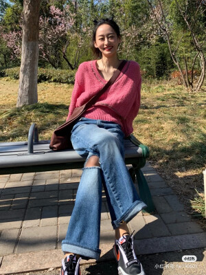 右下角，小红书输入可以找的她。