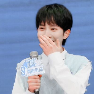 青春有你3李俊濠
图源微博
抱图dd
如果能点赞收藏专辑就更好了呢