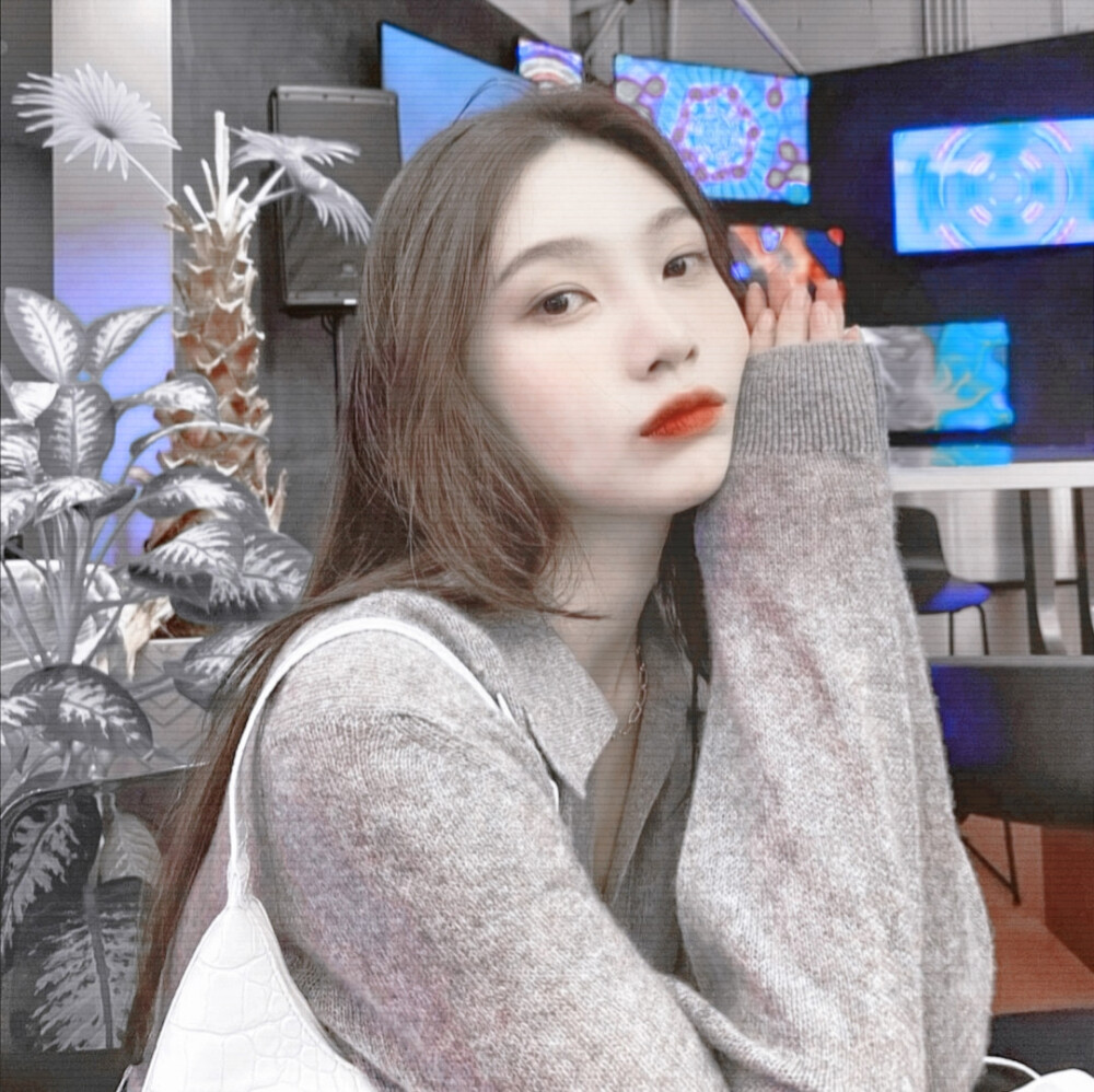 ᵀʰᵉʳᵉ ⁱˢ ⁿᵒ ᵒⁿᵉ ᵉˡˢᵉ, ʸᵒᵘ ᵃʳᵉ ᵉᵛᵉʳʸʷʰᵉʳᵉ.
入目无别人，四下皆是你
虞卿