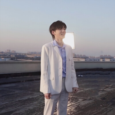 宋亚轩 理肤泉拍摄花絮