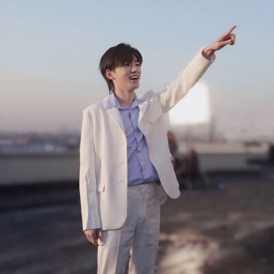 宋亚轩 理肤泉拍摄花絮