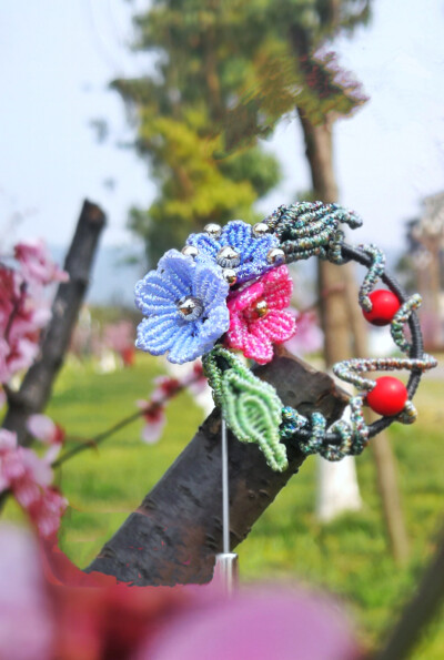 春天花会开
治愈系手编胸花