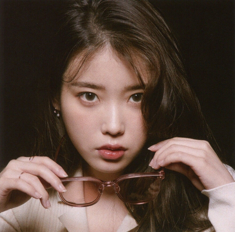 IU 李知恩 