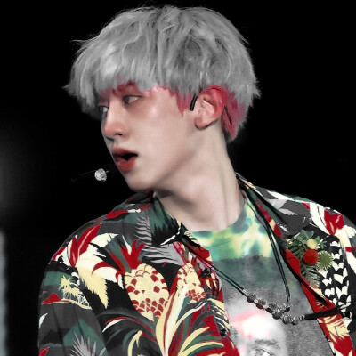 ∥朴灿烈@SPUNKY_ACTION_BABY
看着你的公布，我只能憋出一句恭喜。
©YEXACI