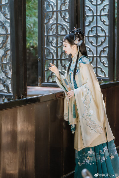 钟灵记▪︎美人画卷