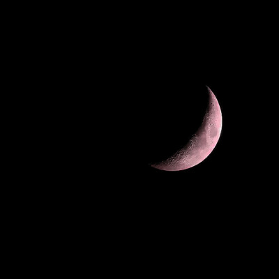 申有娜∥@heart_dr0p
©YEXACI
树爬上云端，酒把人喝光，绵羊数着没有关灯的房子，那该你也在想我。