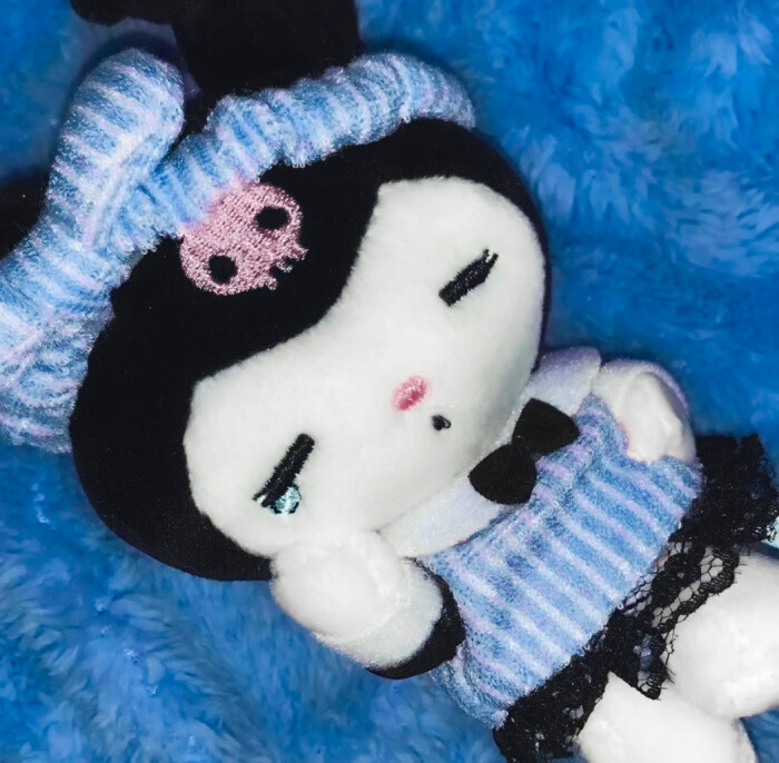 原来温柔的人不知头顶会长满小星星，他饱含柔情的看向喜欢的人时，眼里也布满了星辰。
＃背景图
禁三改二转注明id使用注明id