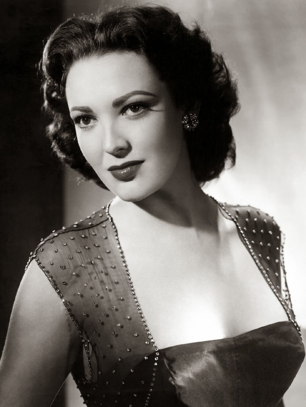  Linda Darnell
琳达达内尔(1923年-1965年)，美国籍好莱坞女演员
代表作品《侠骨柔情》《信致三妻》《红杏出墙》《佐罗的印记》 ​​​