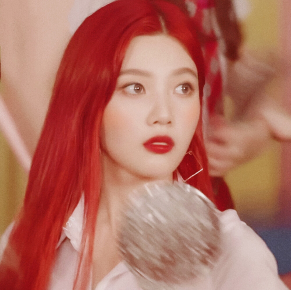 “少女的眼应该满怀清明大意和温柔阳光。”
原截：江纪然
滤镜：阿四七_