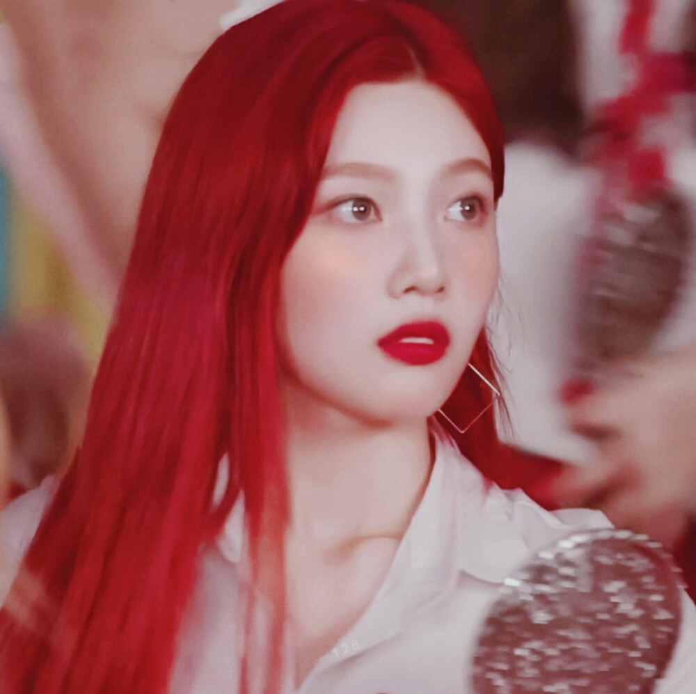 “少女的眼应该满怀清明大意和温柔阳光。”
原截：江纪然
滤镜：阿四七_