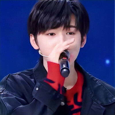 我觉得大家都要做自己，因为世上本就没有对与错，而是在于规则，我们生活在世上，就得去适应规则。”