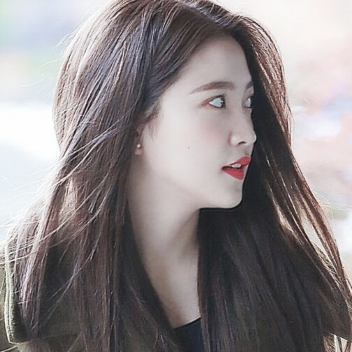 可二改.金艺琳站图
cr.adorablecandy81