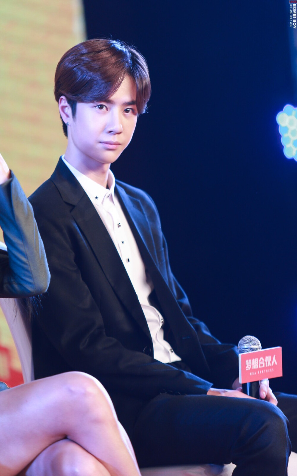 160228电影梦想合伙人发布会uniq王一博crlogo