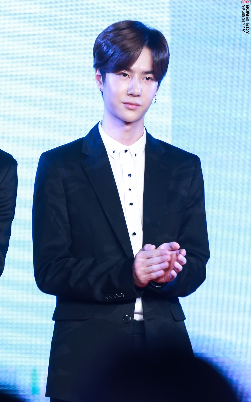 160228电影梦想合伙人发布会uniq王一博crlogo