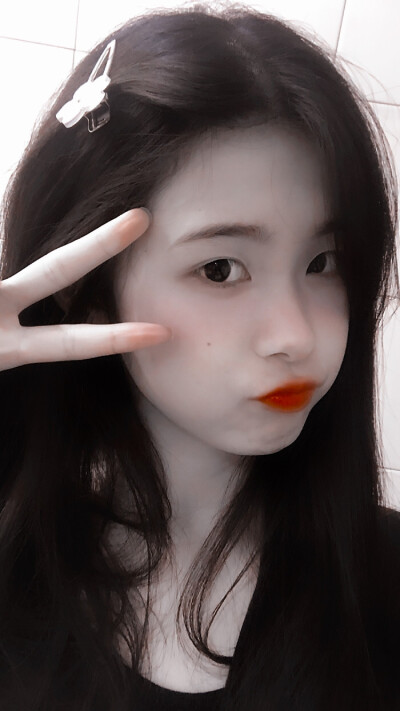 恭喜君君拥有一万三个粉丝~也希望wuil君君越来越好 天天开心~