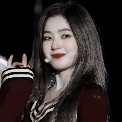 ：＂我想种一园玫瑰。比起以身犯险，它更适合娇生惯养。＂
cr.rickkong
#Irene