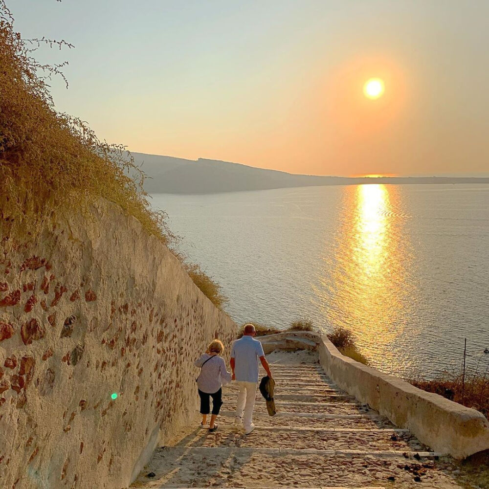 “如果你赶不上凌晨五点的日出，你不妨看看傍晚六点的夕阳我的意思是：你可以选择后者