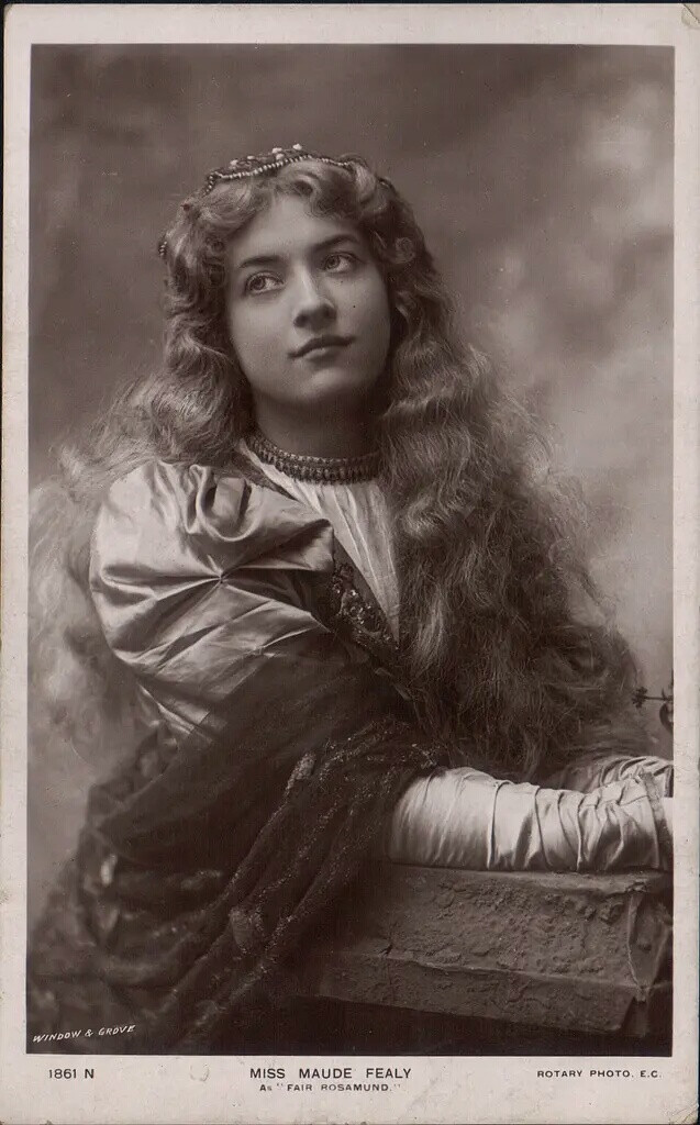 莫德·费里
Maude Fealy
出生日期：1883-03-04去世日期：1971-11-09出生地：美国,田纳西州,孟菲斯更多外文名：Maude Hawk (本名)家庭成员：John Cort, Jr.（前夫） / Louis Hugo Sherwin（前夫） / James Durkin（前夫）IMDb编号：nm0269863