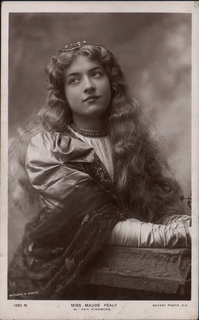 莫德·费里
Maude Fealy
出生日期：1883-03-04去世日期：1971-11-09出生地：美国,田纳西州,孟菲斯更多外文名：Maude Hawk (本名)家庭成员：John Cort, Jr.（前夫） / Louis Hugo Sherwin（前夫） / James Durkin（…