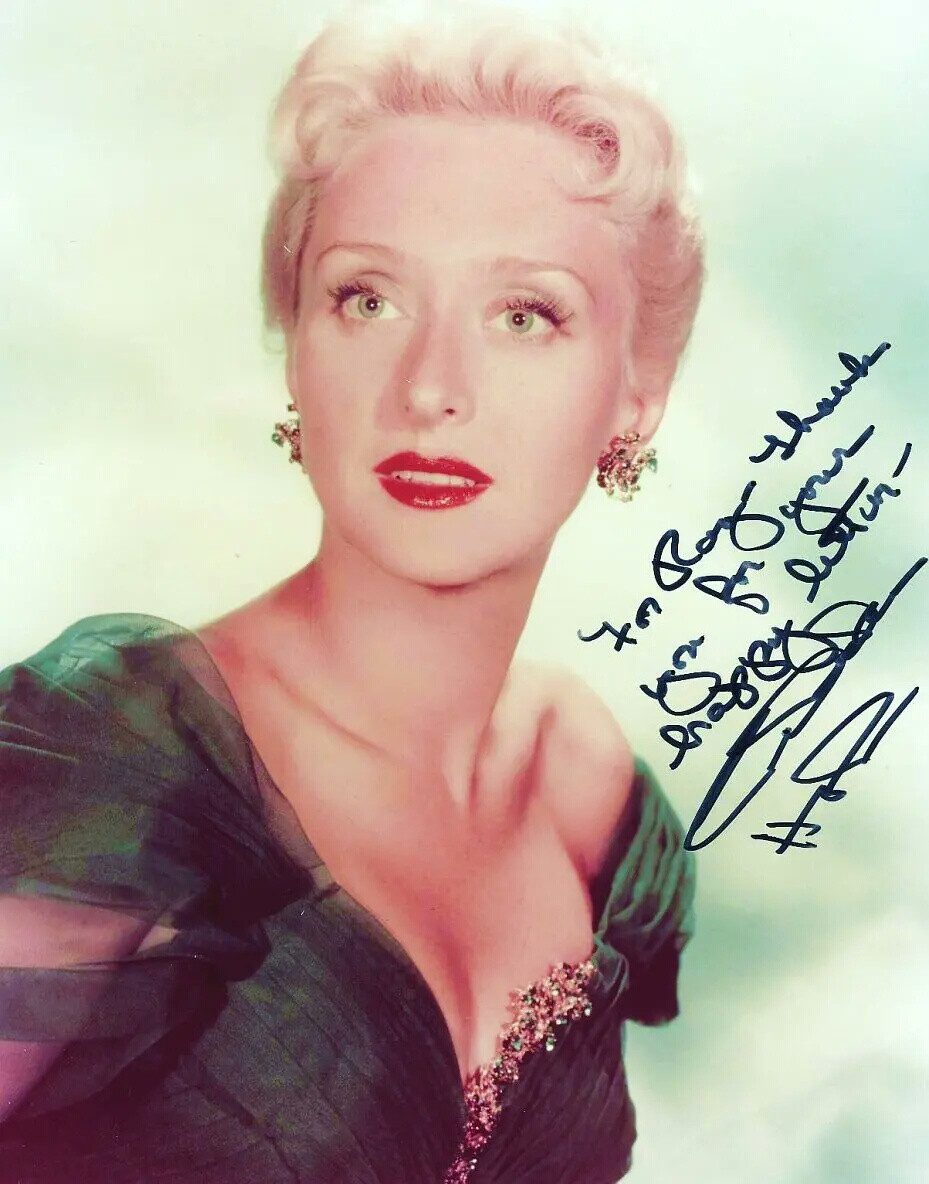 西莱斯特·霍姆
Celeste Holm
出生日期：1917-04-29去世日期：2012-07-15出生地：美国,纽约更多中文名：塞莱斯特·霍尔姆 / 西莱斯特·霍尔姆家庭成员：Frank Basile（夫） / Ralph Nelson(前夫) / Francis Davies（前夫） / A. Schuyler Dunning（前夫） / Wesley Addy（前夫）IMDb编号：nm0002141