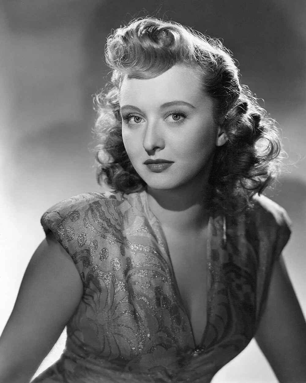 西莱斯特·霍姆
Celeste Holm
出生日期：1917-04-29去世日期：2012-07-15出生地：美国,纽约更多中文名：塞莱斯特·霍尔姆 / 西莱斯特·霍尔姆家庭成员：Frank Basile（夫） / Ralph Nelson(前夫) / Francis Davies（前夫） / A. Schuyler Dunning（前夫） / Wesley Addy（前夫）IMDb编号：nm0002141