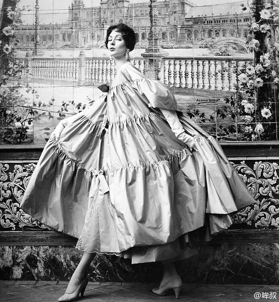  Suzy Parker wearing a taffeta evening coat by Manuel Pertegaz for Vogue UK, 1954. Photo by Henry Clarke ​