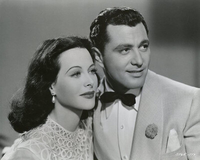 Hedy Lamarr(海蒂·拉玛)、Tony Martin(托尼·马丁)：《Ziegfield Girl(齐格菲女郎)》主角之一 Sandra Kolter、Sandra的追求者 有妇之夫Frank Merton