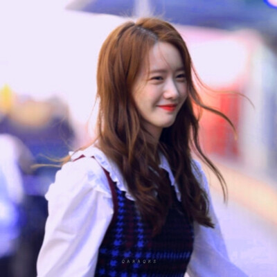 林允儿.
原Findyoona.