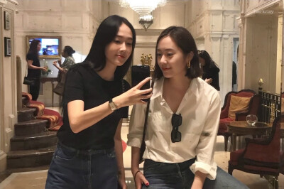 郑秀妍 Jessica 郑秀晶 Krystal
郑氏姐妹花