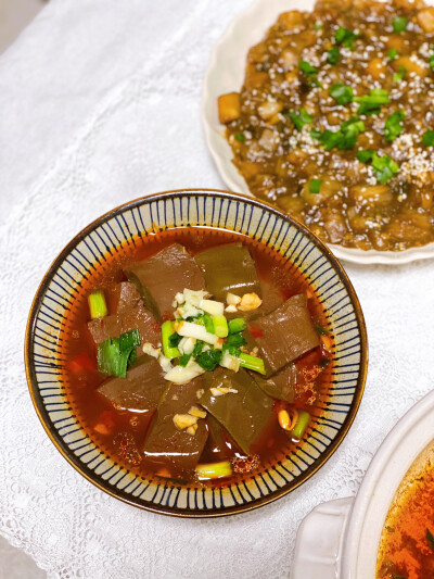 花胶鸡汤 蒜香牛肉 香辣鸡血