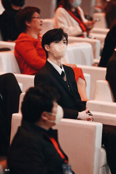 严浩翔
图源见图上