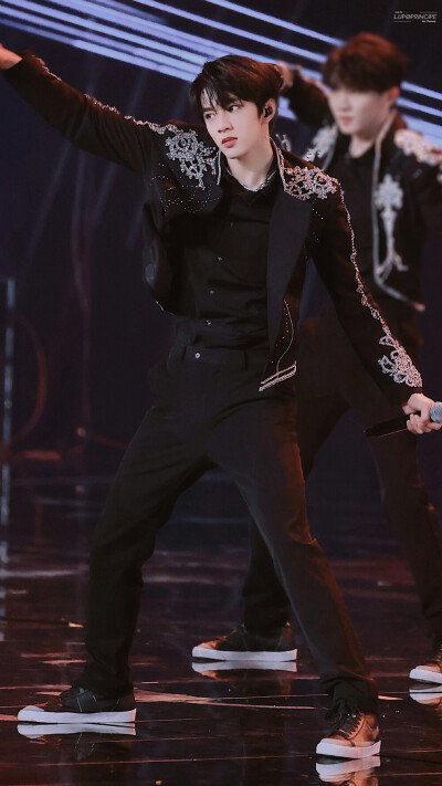 刘耀文
图源见图上